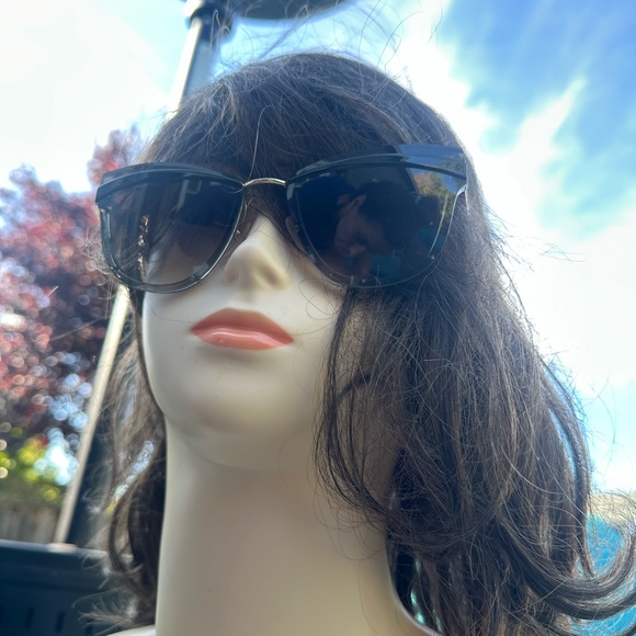 Prada sunglasses - Picture 9 of 12